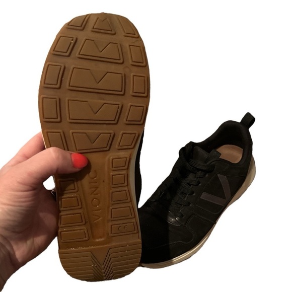 EUC - Vionic Rechelle Nubuck Leather Sneakers - size 7 - Picture 7 of 7